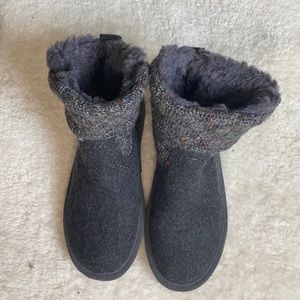 Bearpaw wool blend boots.